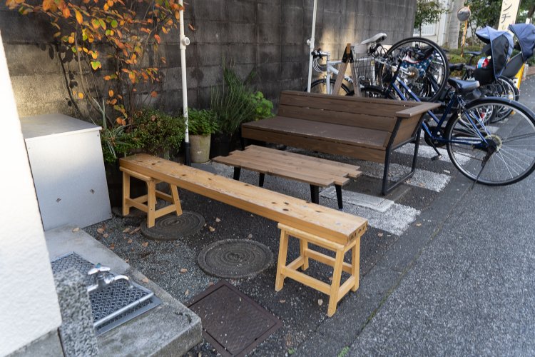 テラス席の隣には調布市が行うシェアサイクル事業「HELLO CYCLING」のステーションシェアもある。