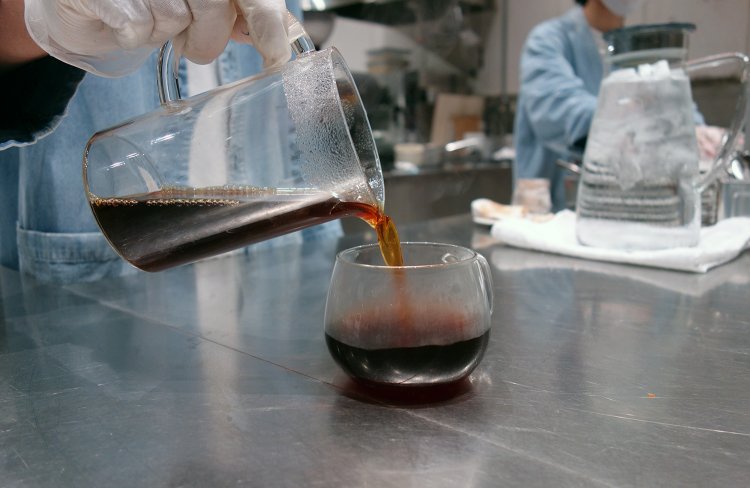 ゲストの目の前でドリップされるコーヒーを目の前で眺められるのも醍醐味。