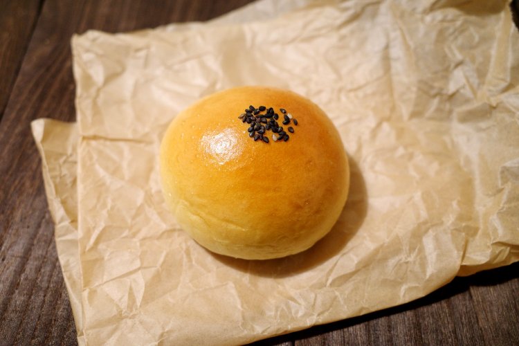 イチオシは、北海道こしあんぱん160円。こしあんと生地のハーモニーに驚くようなおいしさがある。