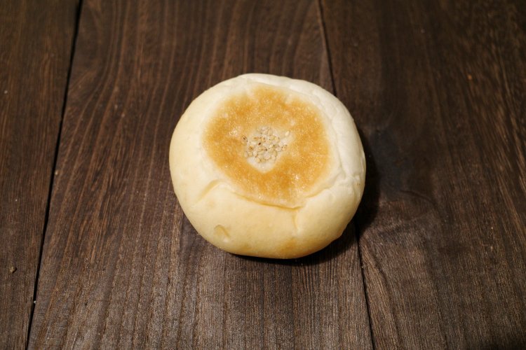 辛くないタイプの高菜が入ったおやき。誰でも食べやすい。