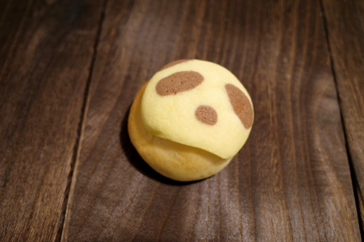 キュートなパンダのミニチョコメロンパン130円。子どもだって立派なお客様。こういうパンがちゃんとあるのも町のパン屋のおもてなしの形。