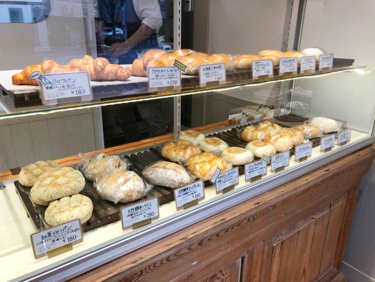 カウンターのみのテイクアウト専門店。