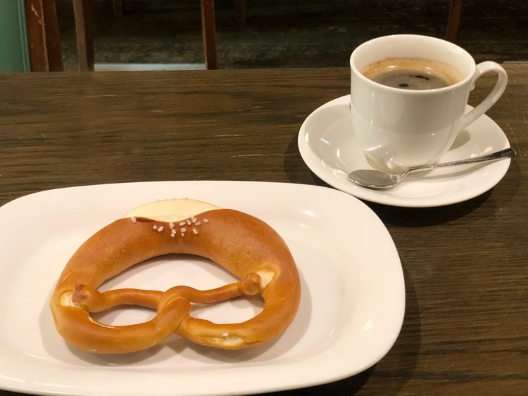 ブレッツェルはドイツの国民食。コーヒーにも合う。