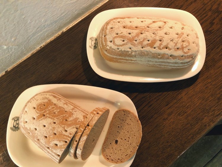 人気No.1のロッゲンミッシュブロート。ライ麦70％の食べやすいパン。