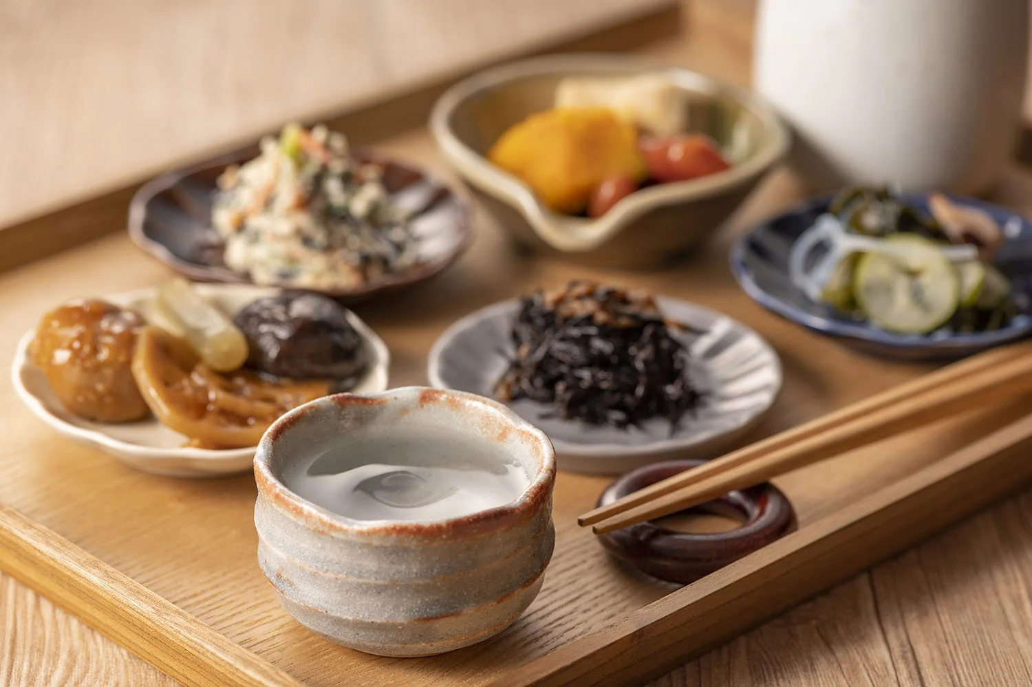 日本酒にはどんなつまみを合わせたらいいの？～いまさら聞けない日本酒きほんの「き」｜さんたつ by 散歩の達人