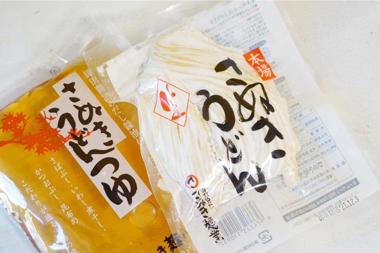 うどん120円、うどんつゆ150円。王道すぎるけど買ってしまう！うどんの引力に負けた。