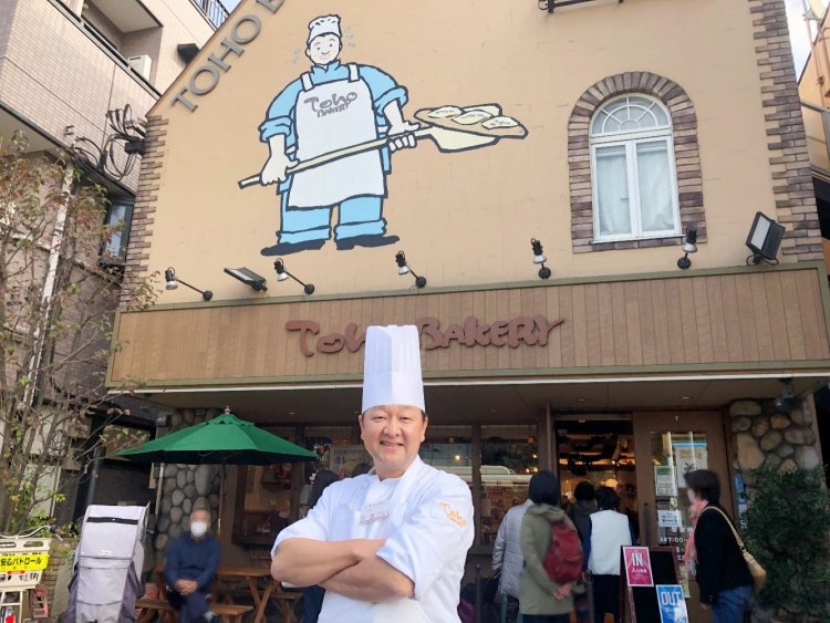 パン屋の息子として生まれた三代目・松井成和さん。イラストはご本人がモデルです。