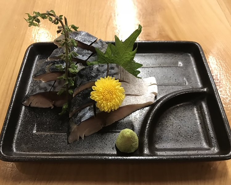 金華サバを使用しているしめ鯖1200円。お酒のアテにもバッチリだ！