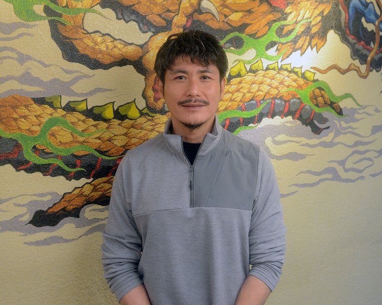 オーナーを務める夏野丈太郎さんは地元・浅草出身。自身も調理師免許を所有し、他店での修業経験を持つなど料理には長年携わっている。