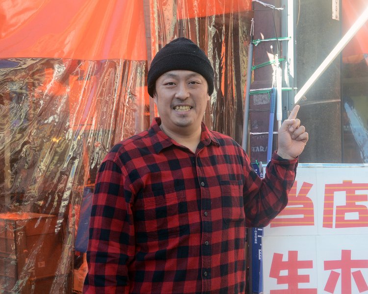 お話を伺った金田さん。「愛想はないけどいい店だから！」とは言いながら、気さくな性格で常連さんには大人気だ 。