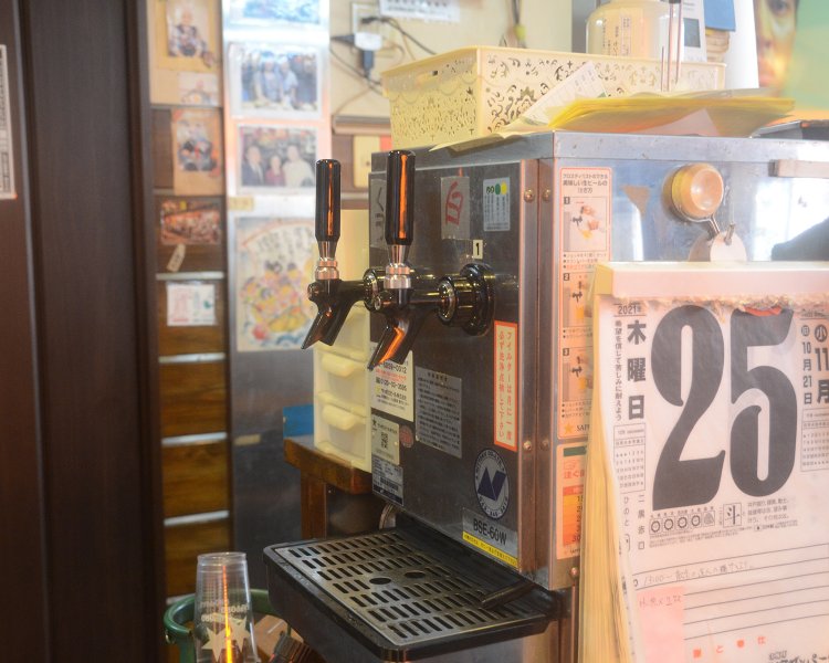 これが噂の樽生ホッピーのサーバー。新規出店のお店では取り扱うことすらできない超貴重品とも言える。