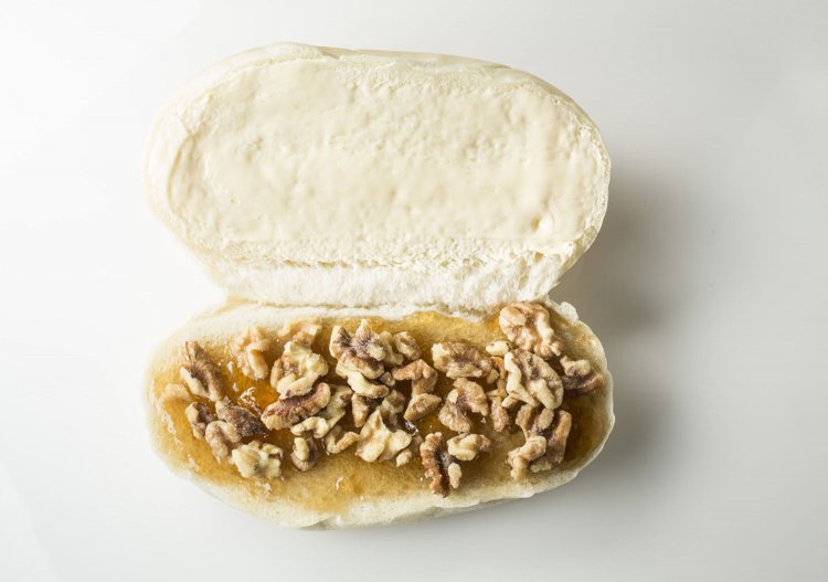 秋冬限定のくるみ360円は、ローストしたくるみとメイプルが絶妙だ。