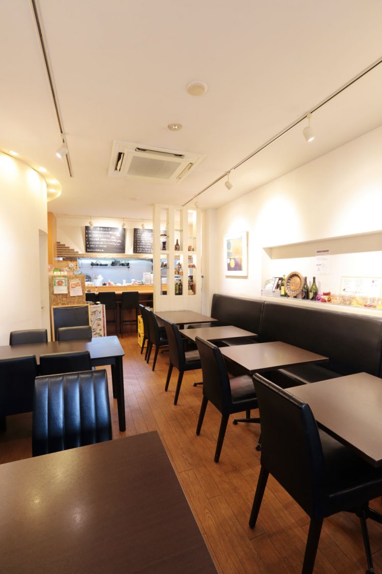 気取らぬ店内。