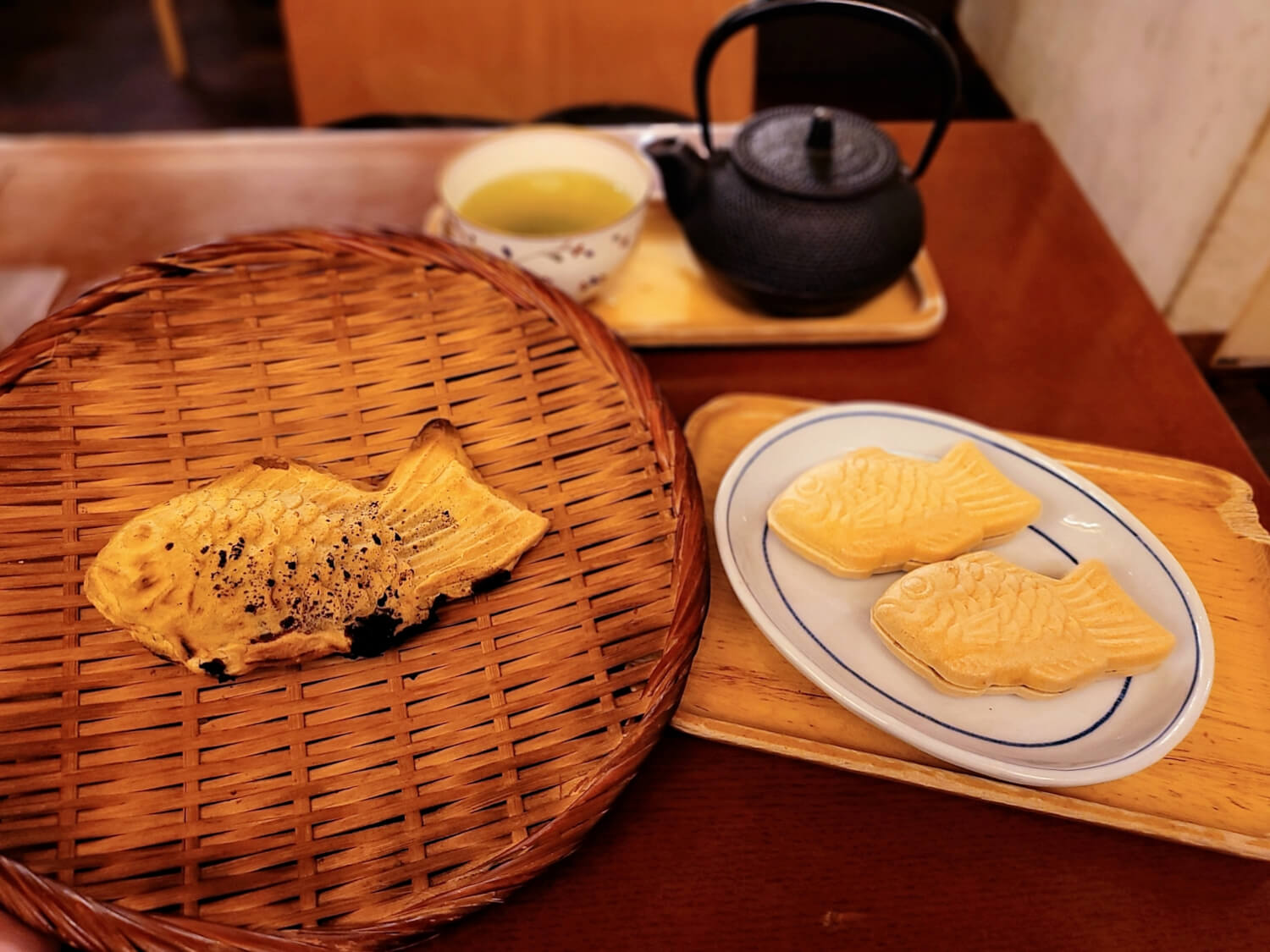 およげ！ たいやきくん”のモデルの老舗たい焼きをカフェで味わう 『ナニワヤ・カフェ』～黒猫スイーツ散歩 麻布十番編②～｜さんたつ by 散歩の達人