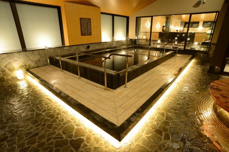 温泉と炭酸泉のよさを実感できる炭酸琥珀湯(R)。