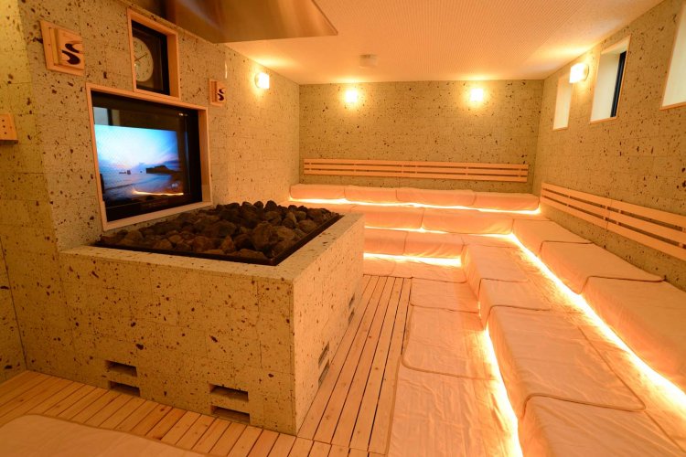 ストレス解消や美容、健康などにも効果があるロウリュを備えたフィンランド式サウナ。