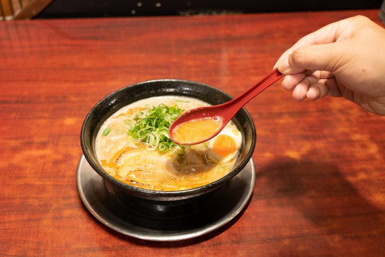 どろりとした粘度のあるスープは、見た目よりも軽く、大人世代でも胃もたれなし。