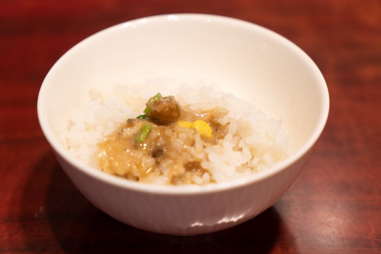 ライスは無料。少なめに盛ってもらった。