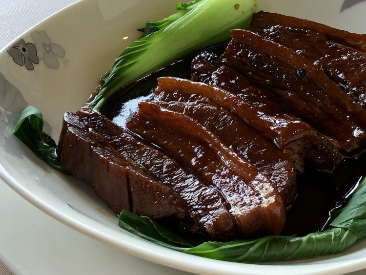 暗い！だけど、白く飛んでしまっている部分はありません。