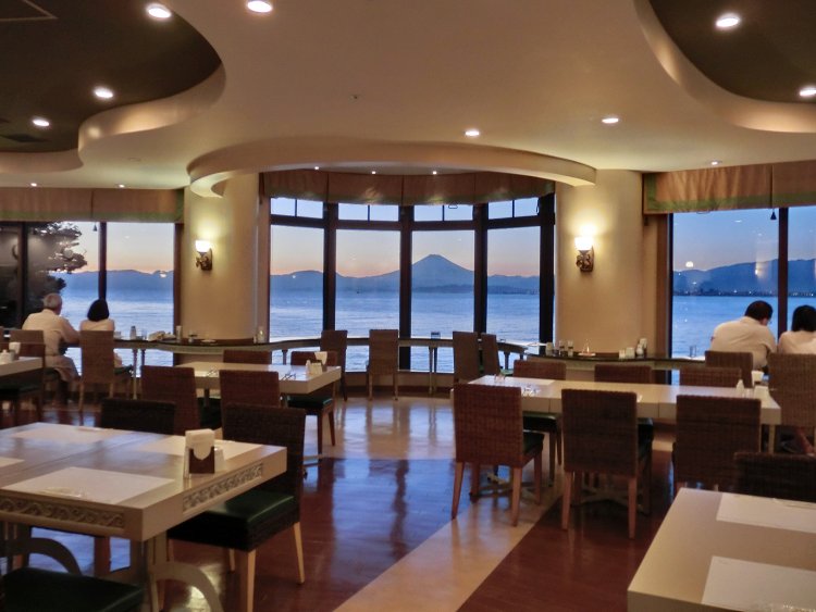 江の島アイランドスパ_アイランドグリル夜