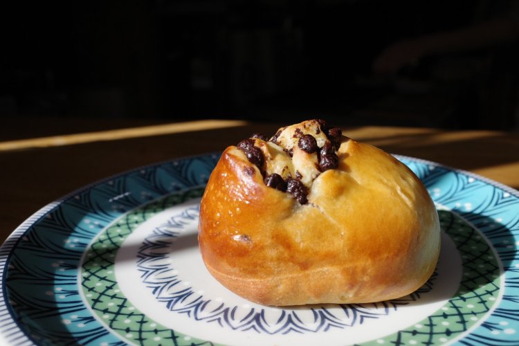 甘党さんならチョコチップがのったパン ヴィエノワ ショコラ200円をどうぞ。