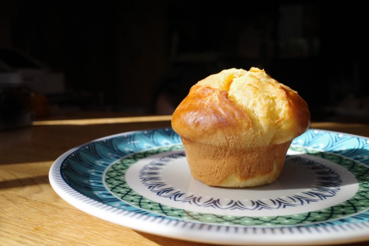 みかんコンフィの甘酸っぱさがブリオッシュのリッチな生地にベストマッチ。さわやかな香りのブリオッシュ みかんは280円。
