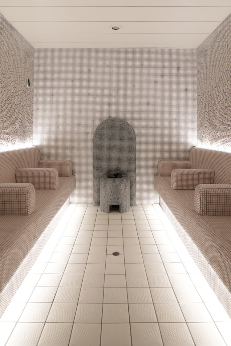 アロマスチームサウナ（女性浴室）は温度が低めなので、ゆっくり楽しめる。