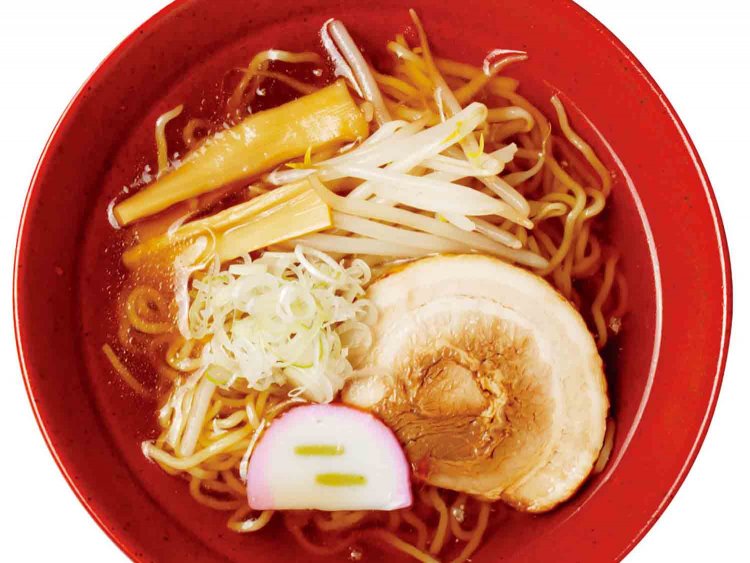 醤油ラーメン590円は人気の一品。