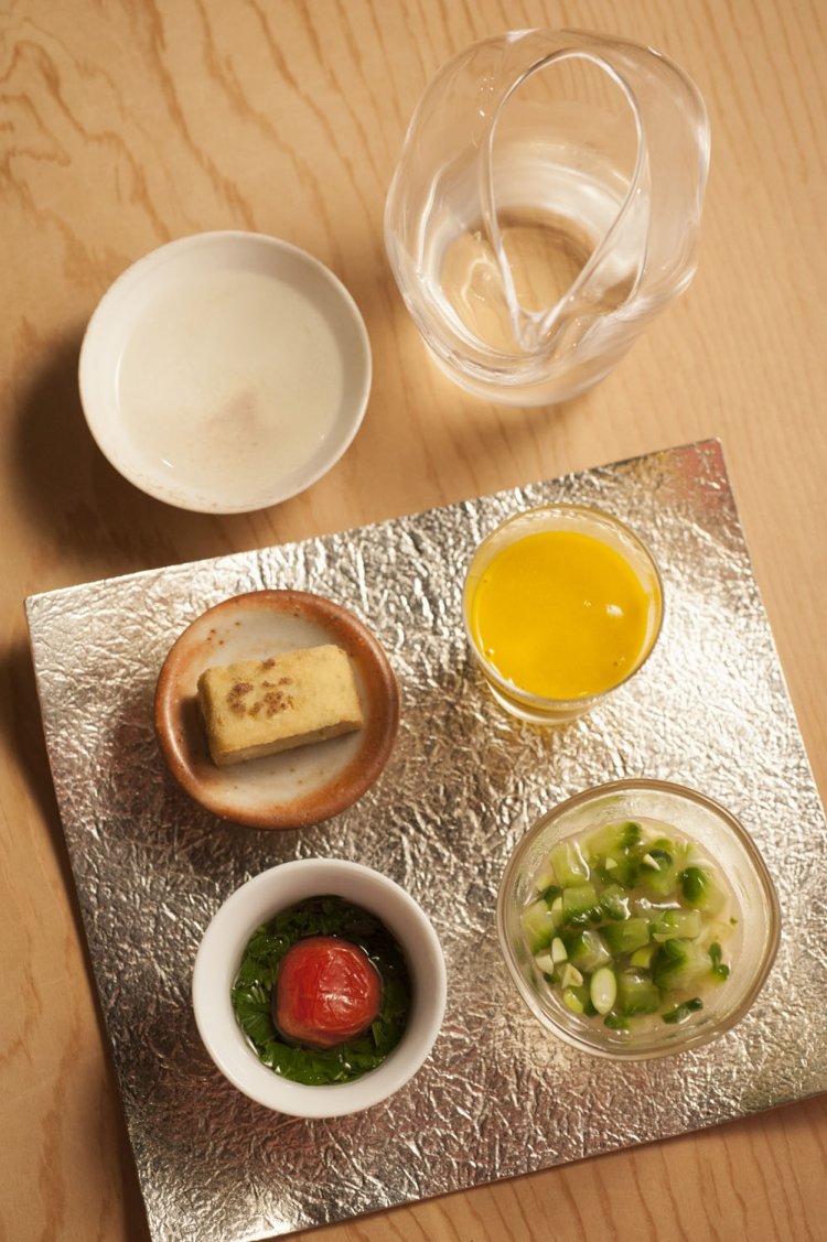 旬の野菜を使う「旬の小皿」1200円（季節により異なる）。