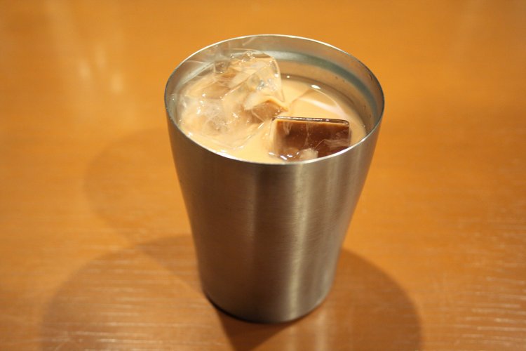 本場インドで修業をしたネパール人スタッフが淹れてくれるチャイ400円。