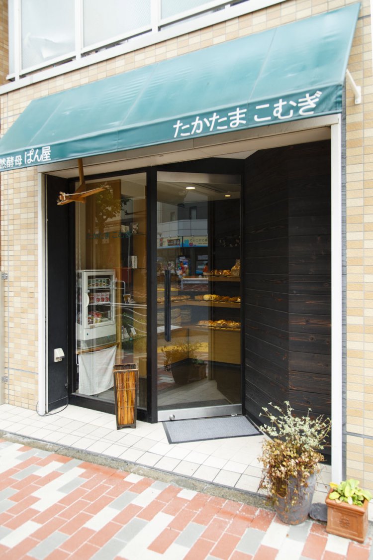 ビルのオーナーが「1階はぜひパン屋に」と希望していた物件に運良く出合った。