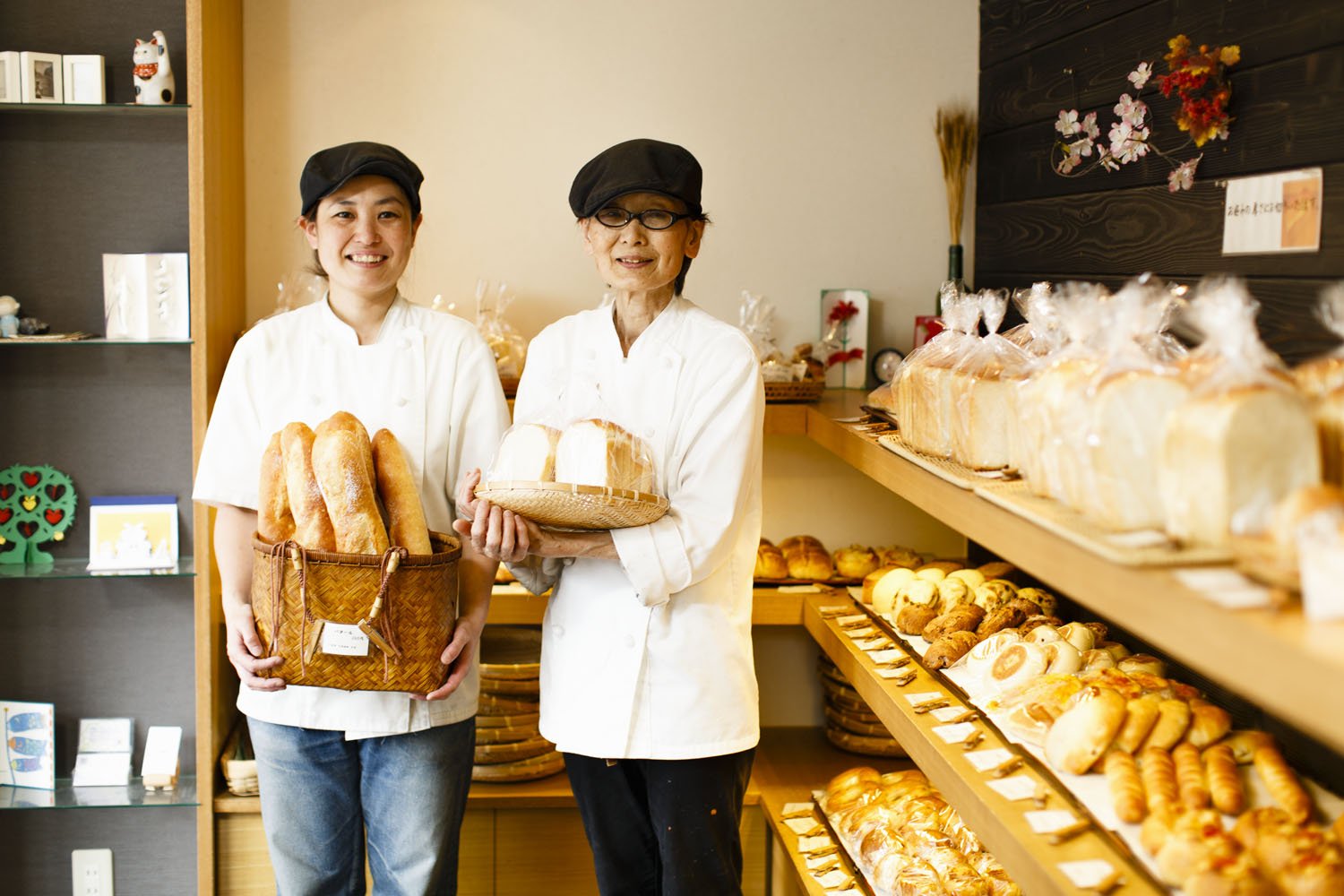 母・高橋幸子さんと娘・玉川愛さんの二人の名字を店名に。「飽きのこないパンをつくっています」。