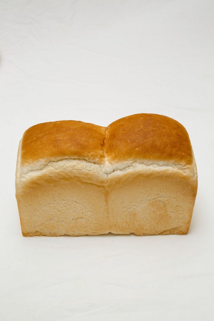 山型食パン1斤259円。