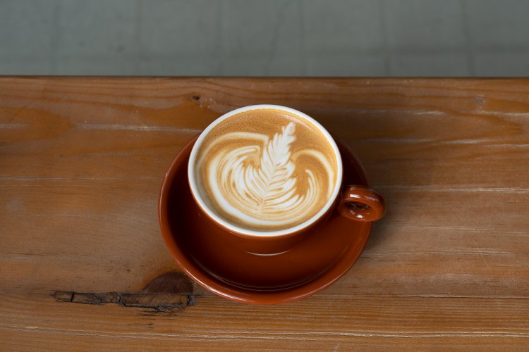 丁寧に入れてくれるカフェラテは480円。