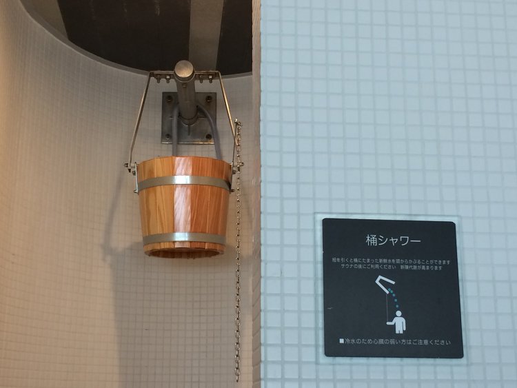 桶シャワー。