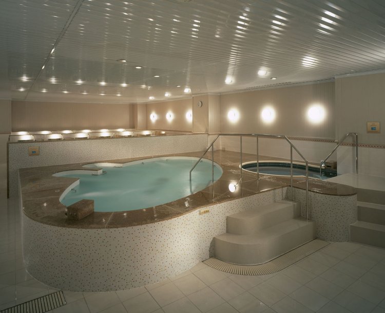 シェイプアップバス（女性浴室）。