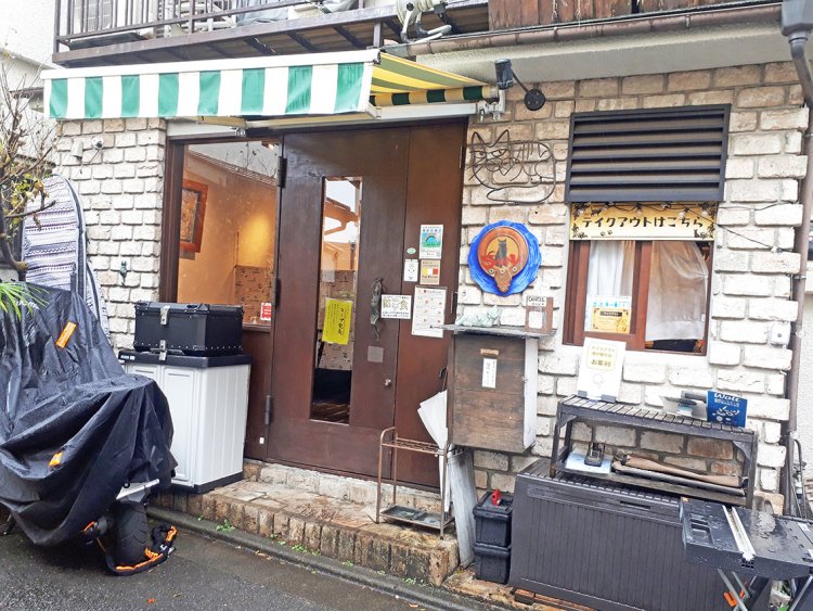 あちこちに飾られた猫のモチーフ。猫好きにはたまらない！