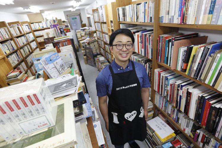 高橋のらくろードにあり「のらくろシリーズ」は欠かさない。