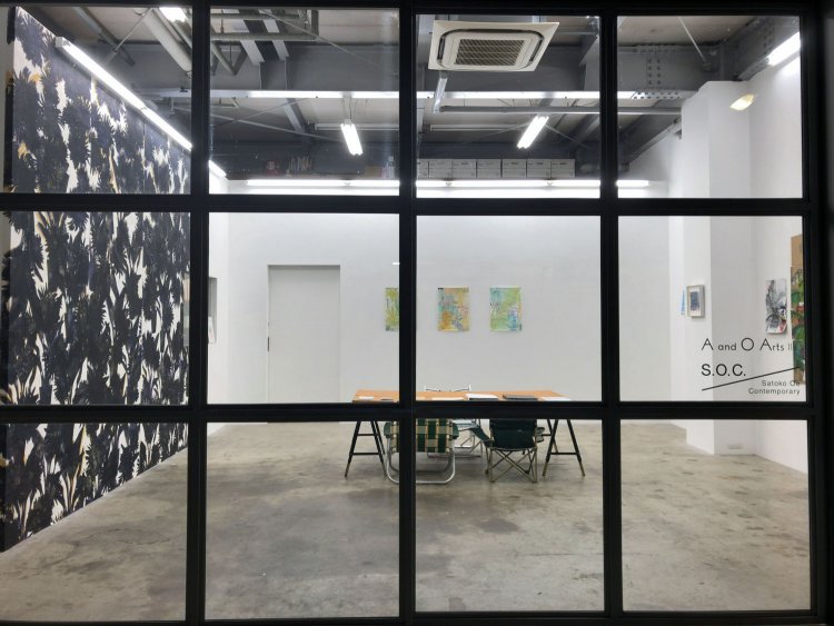 天井の高い空間を生かし、絵画展のみならず、映像やインスタレーションなど様々なメディアで発表するアーティストの作品を展示しています。