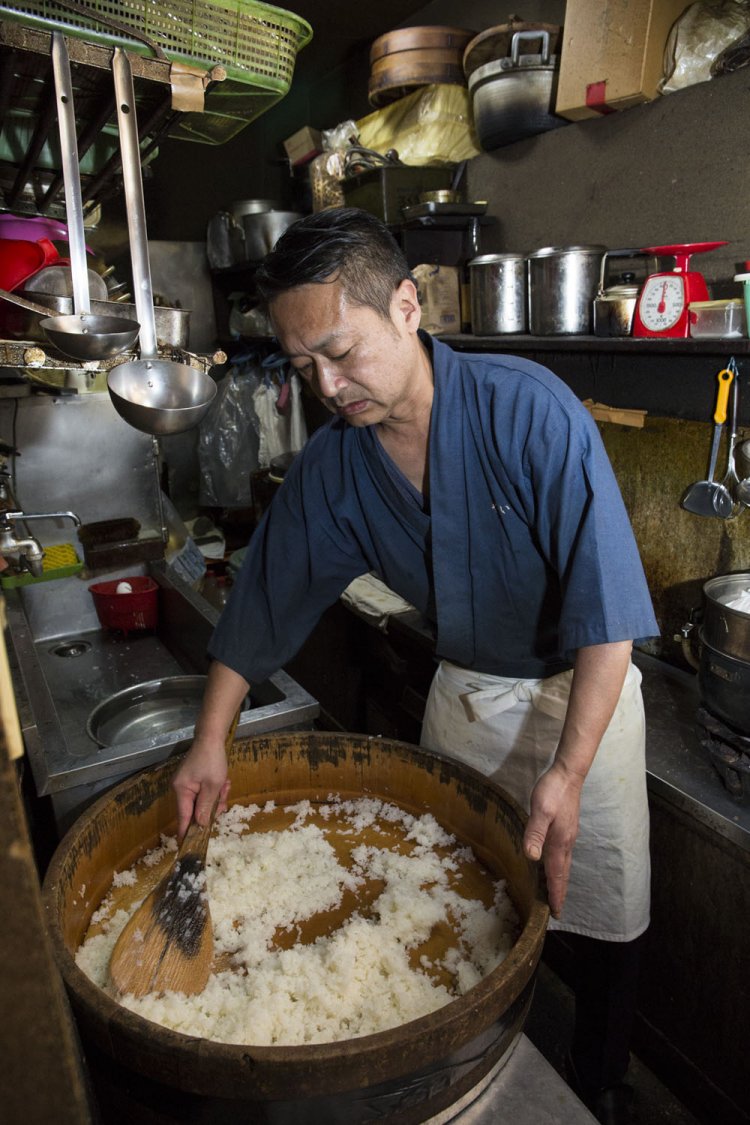 普段のシャリはひとめぼれとササニシキをブレンド。