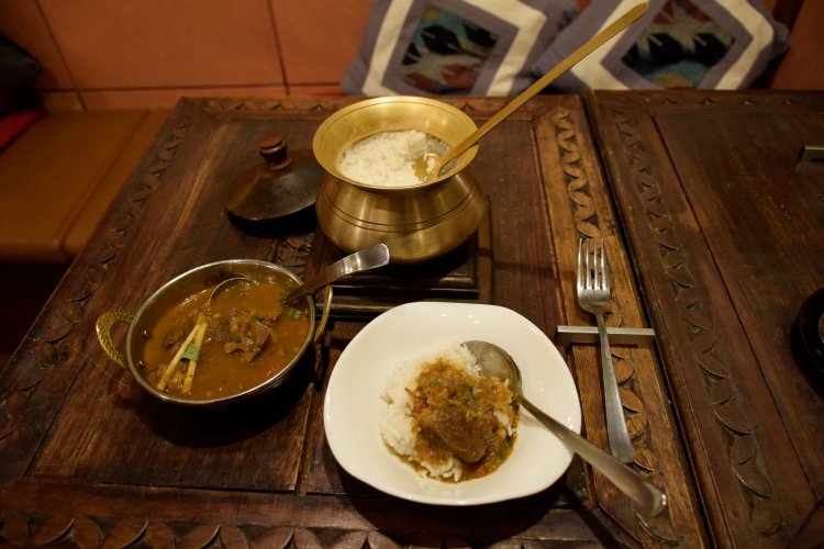 チーズのシェーブルのような獣っぽい味を想像していたが、そこまでのワイルドさはなく、食べやすい。まろやかで、お腹にストンと落ちるスパイシーさ。ネパールのお母さん、ありがとう！