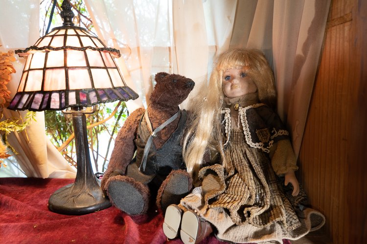 オーナー渡邊さんのお気に入りの場所。左のクマはなんと渡邊さんお手製。