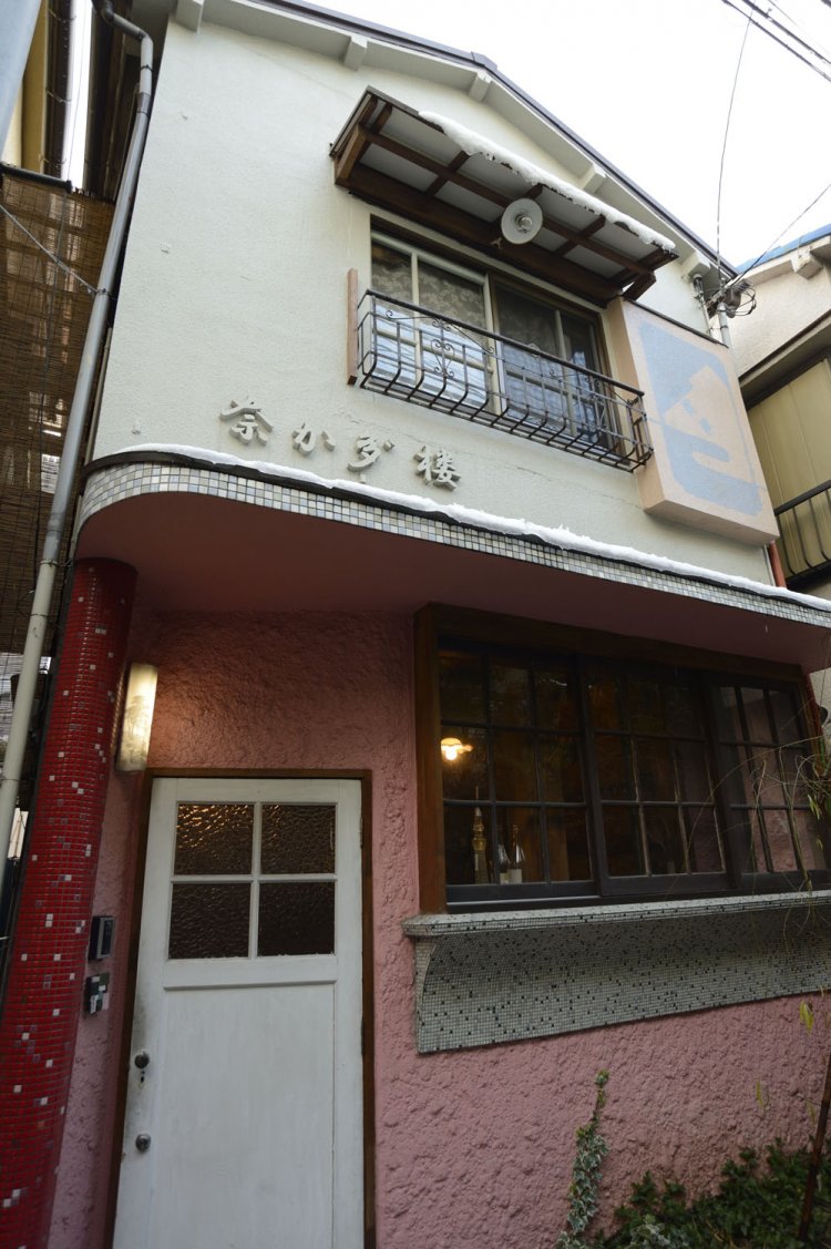 路地裏にひっそりと佇むアトリエ。