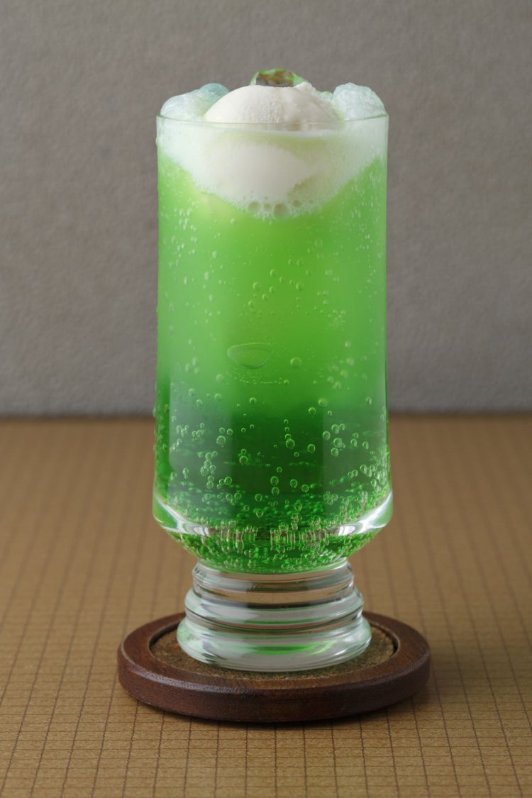 クリームソーダ400円。