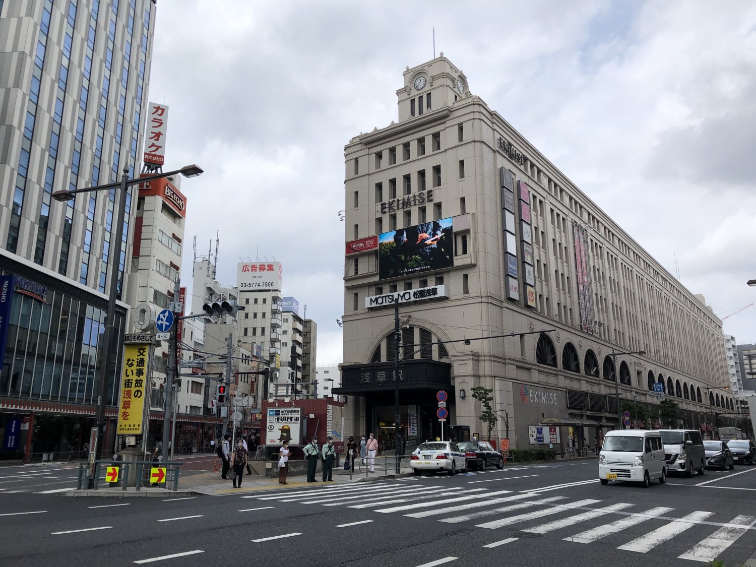 『浅草松屋デパート』は東京スカイツリー開業にあわせて改装工事がおこなわれ、1931年開業当時の外観が復活した。