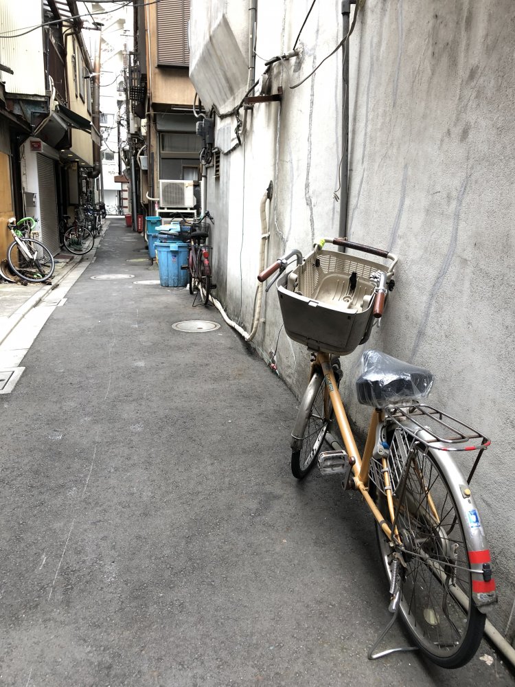 路地裏の時間は「昭和」のままで止まっているような……。