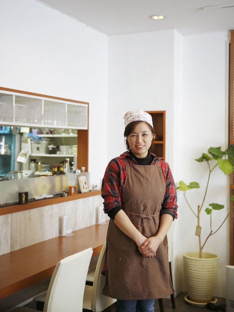 陶芸工房とカフェはご家族で切り盛りしている。