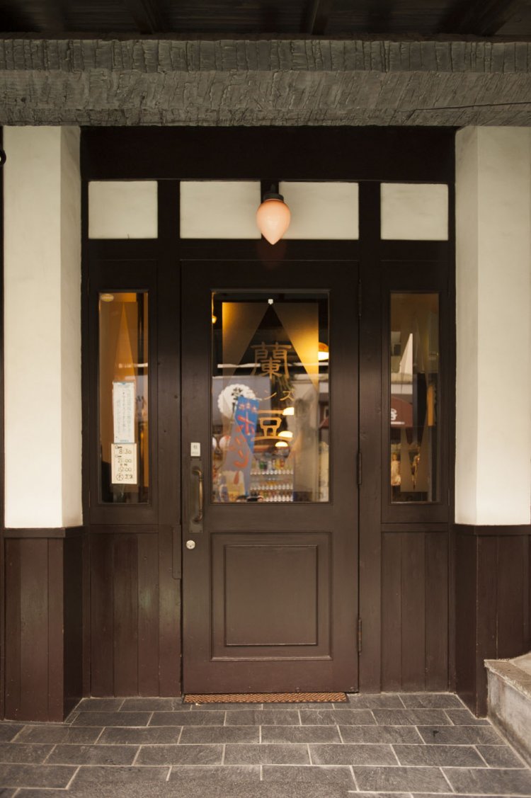 開業以来、店の構えから装飾まで何も変わらない。