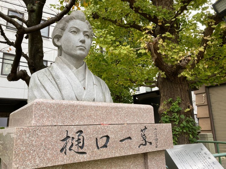 廻れば大門の見返り柳いと長けれど。