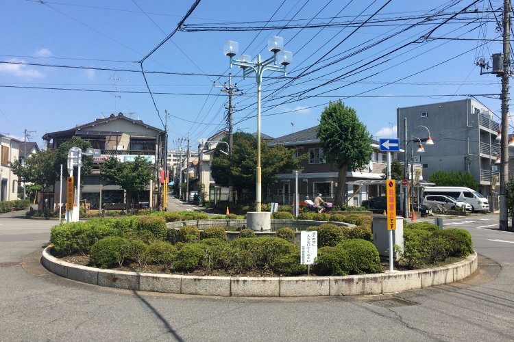 昭島市の東中神にある八清ロータリー。80年近い歴史を誇る、この街のよきランドマーク。（ほか13編収録）